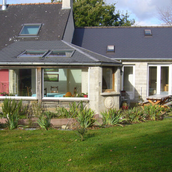 extension habitation chambres en arrière plan et véranda