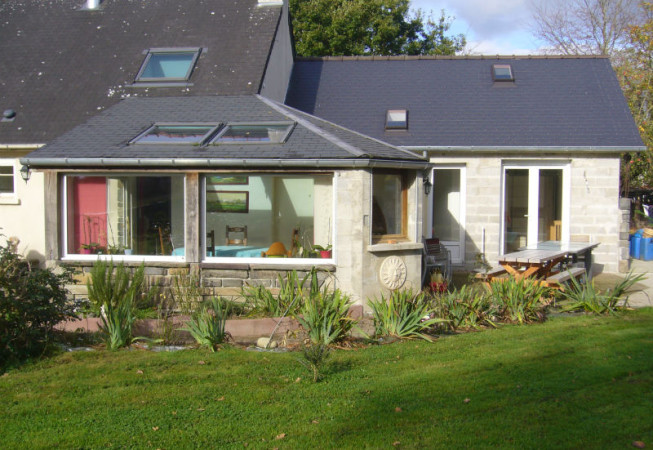 extension habitation chambres en arrière plan et véranda